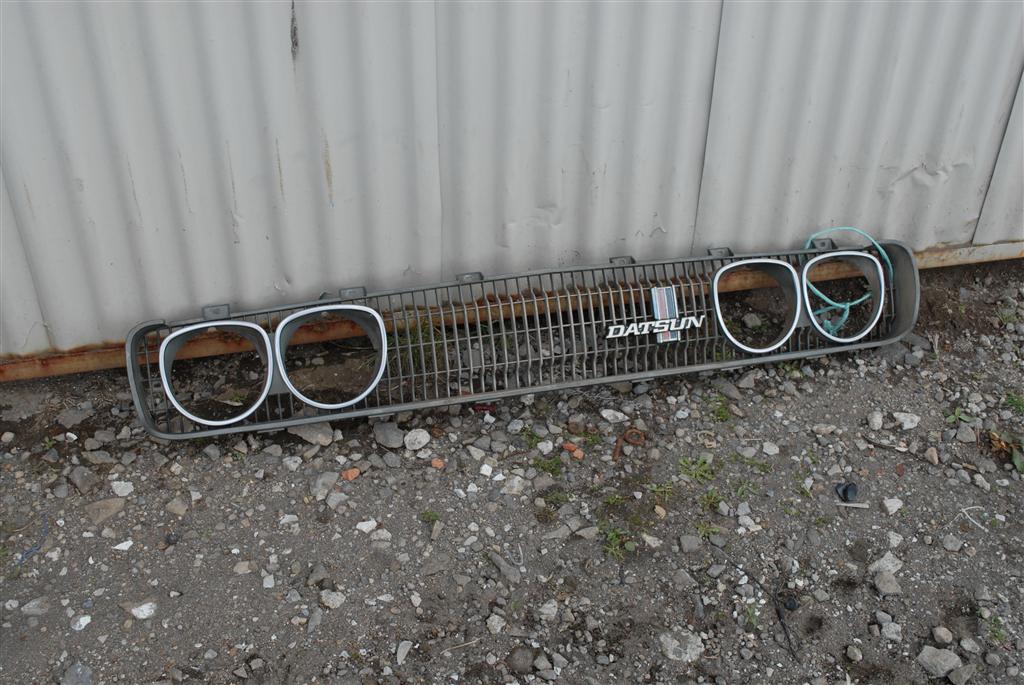 **Datsun 620 Grille Transformation: Silver Gray Perfection (1972 1979)** - r1dmula